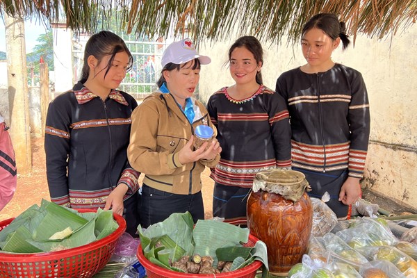 Đổi thay ở ngôi làng “ốc đảo” Pờ Yầu - Anh 3