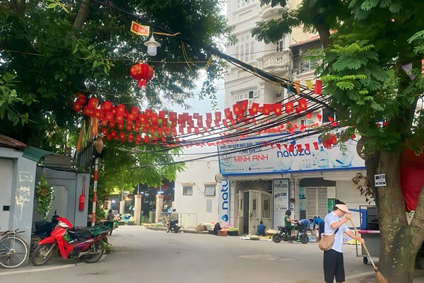 Bền bỉ đưa Quy tắc ứng xử nơi công cộng vào đời sống: Vì lợi ích của người dân - Anh 2
