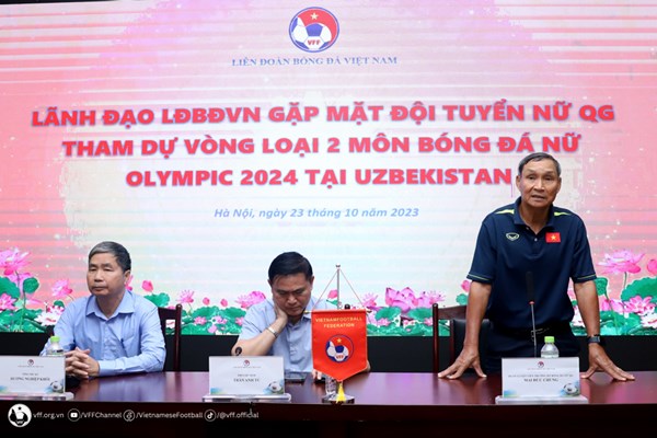 Lãnh đạo VFF động viên tuyển nữ Việt Nam trước thềm vòng loại Olympic 2024 - Anh 1