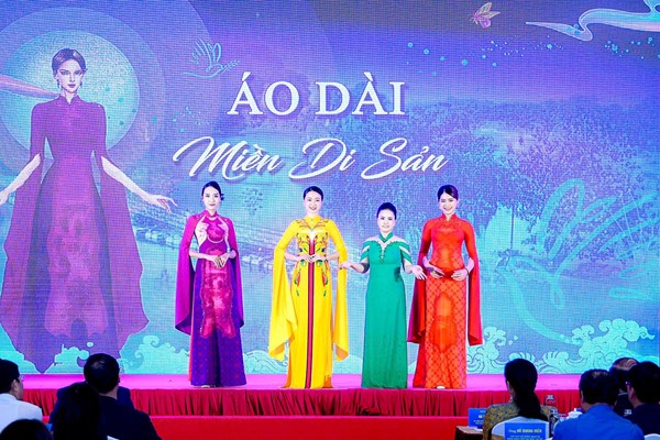 Cảm hứng “vùng đất thép” trong sưu tập áo dài của NTK Xuyến Trần - Anh 1