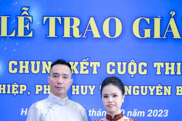 Cảm hứng “vùng đất thép” trong sưu tập áo dài của NTK Xuyến Trần - Anh 3