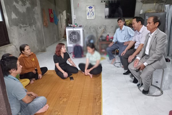 Làm rõ vụ việc nữ sinh lớp 7 bị đánh hội đồng - Anh 2