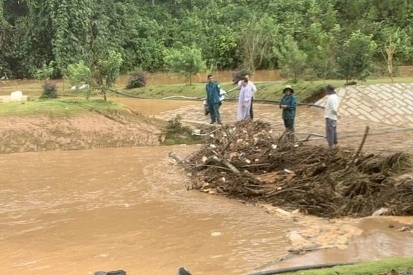 Lâm Đồng: Bốn du khách nước ngoài bị lũ cuốn trôi - Anh 1