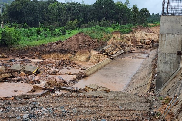 Vụ vỡ tường thân đập dẫn nước thuỷ điện Ia Glae 2 ở Gia Lai: Chủ đầu tư có nhiều vi phạm - Anh 1