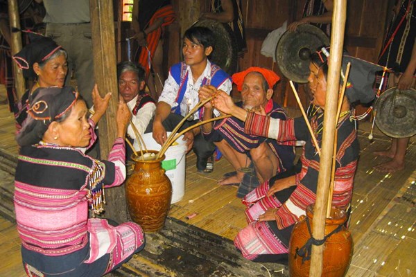 Nét đẹp phong tục ra ở riêng của vợ chồng trẻ người Bana Kriêm - Anh 1