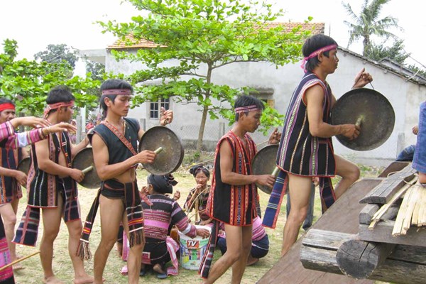 Nét đẹp phong tục ra ở riêng của vợ chồng trẻ người Bana Kriêm - Anh 2