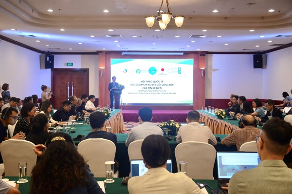 Thách thức trong xử lý chất thải nguy hại từ pin xe điện - Anh 2