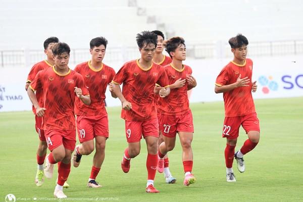 Cầu thủ trẻ Việt Nam tập huấn tại giải đấu số 1 Nhật Bản - Anh 1