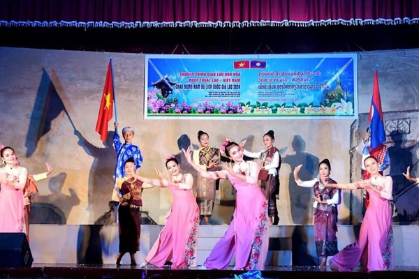 Giao lưu văn hóa nghệ thuật đặc biệt Việt Nam - Lào - Anh 2