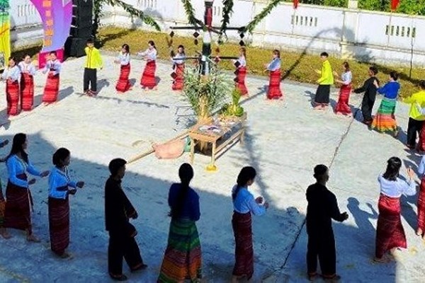 Hồi sinh và bảo tồn đồng bào dân tộc Chứt - Anh 1