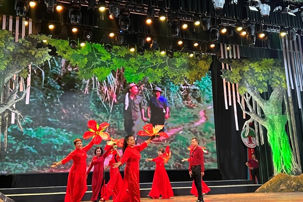 Liên hoan Tiếng hát Người cao tuổi toàn quốc năm 2023: Lan tỏa thông điệp “sống vui, sống khỏe, sống hạnh phúc” - Anh 1