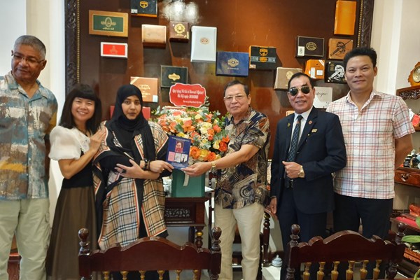 Gặp gỡ nữ sĩ người Qatar Soad Al-Kuwari tại Hà Nội - Anh 1