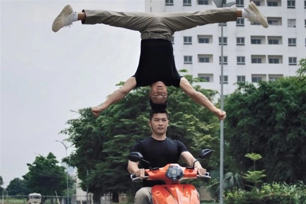 Quốc Cơ - Quốc Nghiệp lên tiếng xin lỗi sau ồn ào lái xe chồng đầu - Anh 1