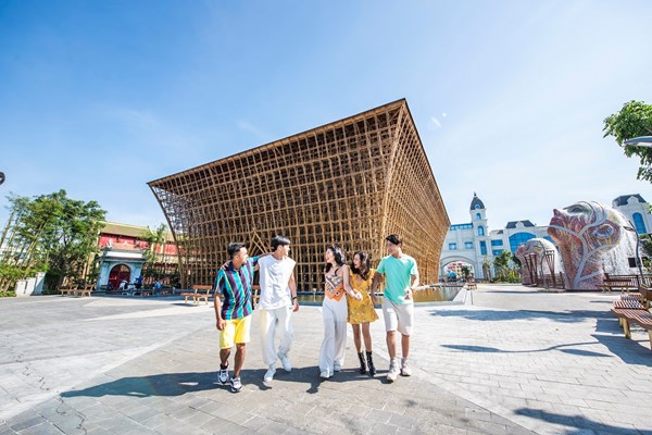 Đi tìm nguyên nhân thế hệ Gen Z rủ nhau “bỏ phố về biển” - Anh 1