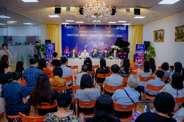 Lần đầu tiên tổ chức Cuộc thi Piano mở rộng toàn quốc - Anh 1