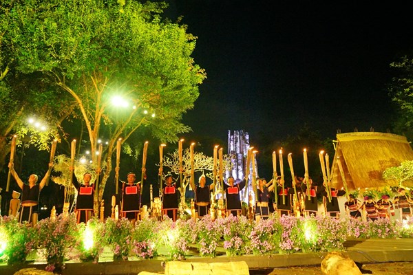 Đặc sắc chương trình nghệ thuật thời trang thổ cẩm “Gia Lai ơi” - Anh 7