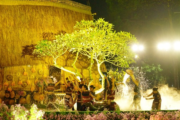 Đặc sắc chương trình nghệ thuật thời trang thổ cẩm “Gia Lai ơi” - Anh 4