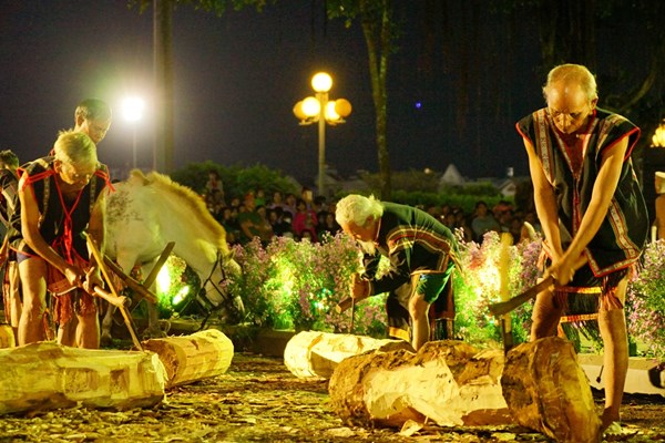 Đặc sắc chương trình nghệ thuật thời trang thổ cẩm “Gia Lai ơi” - Anh 6
