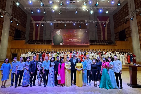 Huyền thoại nhạc kịch thế giới Philip Quast truyền cảm hứng tới sinh viên - Anh 2