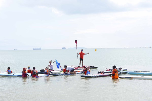 Kết thúc Giải đua thuyền buồm quốc tế và ván chèo đứng Quy Nhơn: Tinh thần chia sẻ - Anh 2