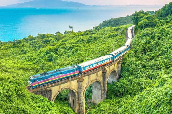 Bộ VHTTDL chủ trì hoàn thiện quy hoạch hệ thống du lịch gắn kết với quy hoạch mạng lưới đường sắt - Anh 1
