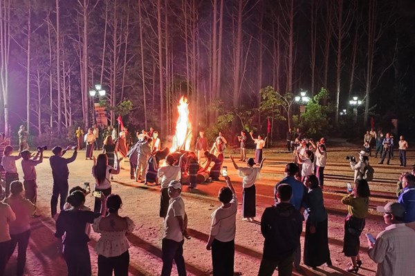 Lâm Đồng: Hỗ trợ đầu tư xây dựng 3 điểm du lịch vùng đồng bào DTTS - Anh 1