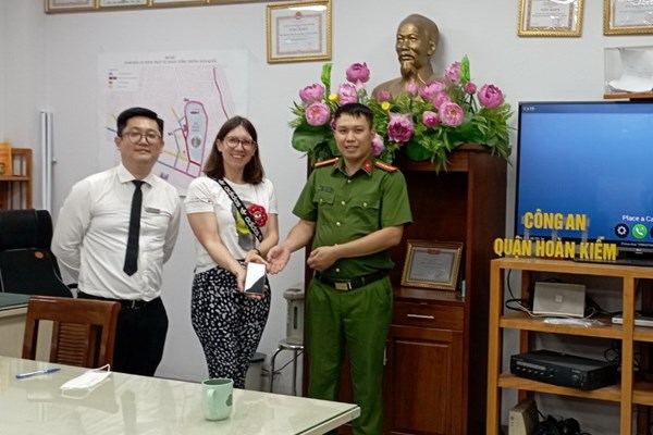 Hà Nội: Bắt nhóm trộm cắp tài sản của khách du lịch - Anh 1