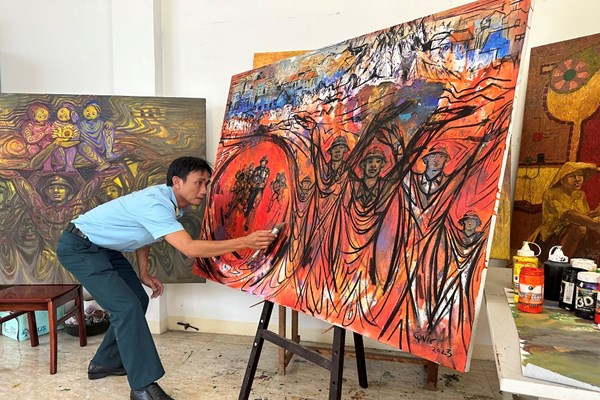 Người cán bộ tuyên huấn đam mê hội họa - Anh 1
