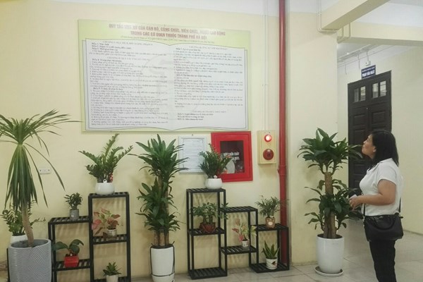 Hà Nội: Thường xuyên kiểm tra việc thực hiện hai bộ Quy tắc ứng xử - Anh 2