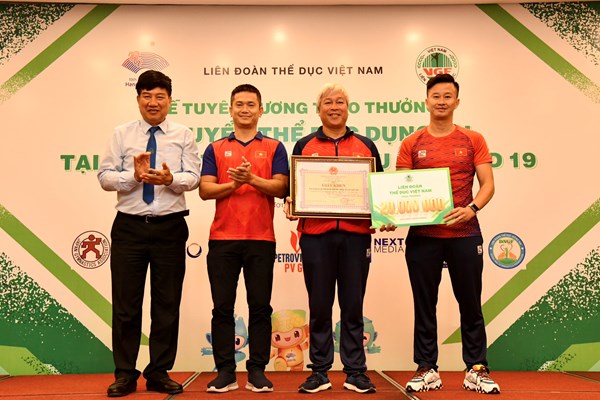 Á quân ASIAD 19 Nguyễn Văn Khánh Phong nhận giải thưởng lớn - Anh 3