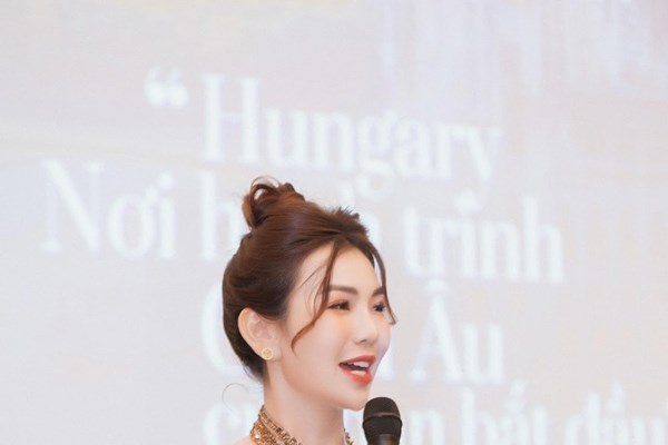 MC Hải Anh tạo ấn tượng với trang phục được thiết kế giàu sáng tạo - Anh 5
