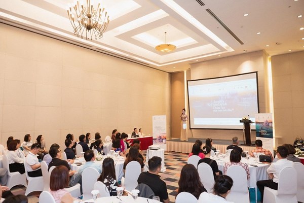 MC Hải Anh tạo ấn tượng với trang phục được thiết kế giàu sáng tạo - Anh 3