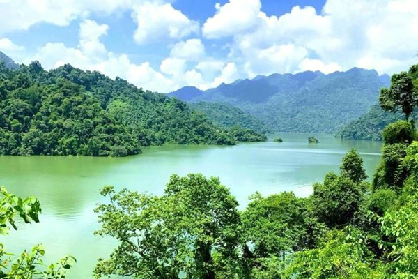 Phát triển khu du lịch hồ Ba Bể trở thành Khu du lịch quốc gia - Anh 1