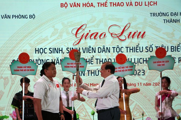 Đêm giao lưu HSSV dân tộc thiểu số tiêu biểu các trường VHTTDL khu vực phía Nam - Anh 7