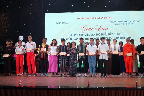 Đêm giao lưu HSSV dân tộc thiểu số tiêu biểu các trường VHTTDL khu vực phía Nam - Anh 3