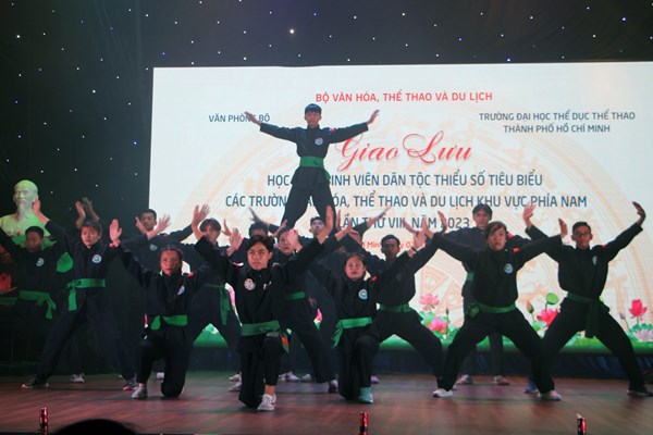 Đêm giao lưu HSSV dân tộc thiểu số tiêu biểu các trường VHTTDL khu vực phía Nam - Anh 5