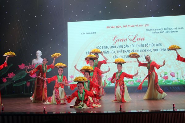 Đêm giao lưu HSSV dân tộc thiểu số tiêu biểu các trường VHTTDL khu vực phía Nam - Anh 4