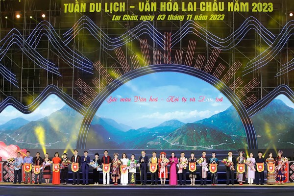 Đắm say với Ngày hội Văn hóa các dân tộc dưới 10.000 người - Anh 1