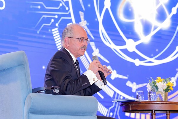 Viện sĩ Viện hàn lâm Kỹ thuật Quốc gia Hoa Kỳ, GS Pisano: “Thế giới có cái nhìn khác về Việt Nam qua Giải thưởng VinFuture” - Anh 3