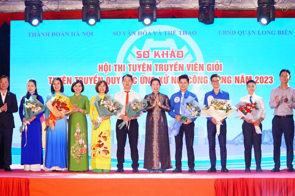 Hai đội đầu tiên vào chung khảo Hội thi Tuyền truyền viên giỏi về quy tắc ứng xử nơi công cộng - Anh 1