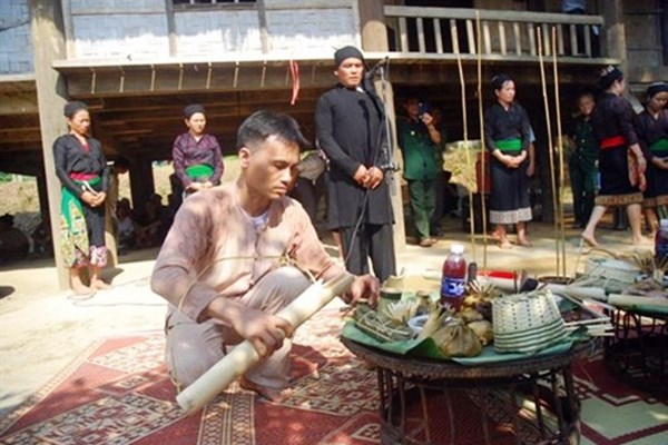 Tìm lại văn hóa nguồn cội tộc người Ơ Đu - Anh 1
