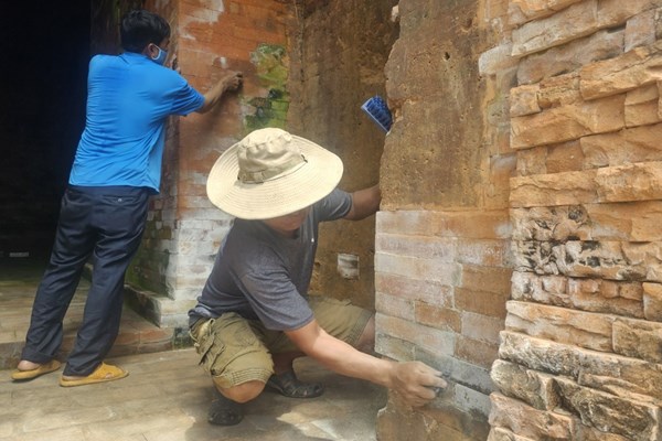 Tình trạng tháp Chăm Khương Mỹ bị “muối hóa” sau gần nửa năm trùng tu: Hiện tượng khách quan và khó xử lý triệt để? - Anh 1