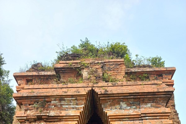 Tình trạng tháp Chăm Khương Mỹ bị “muối hóa” sau gần nửa năm trùng tu: Hiện tượng khách quan và khó xử lý triệt để? - Anh 2
