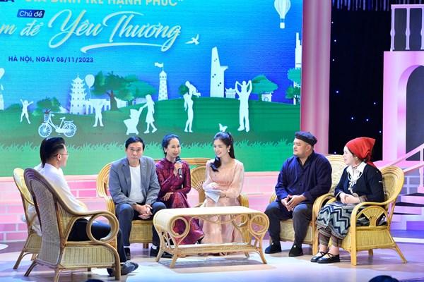 Tuyên dương 15 gia đình trẻ hạnh phúc năm 2023 - Anh 2