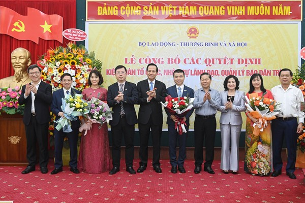 Công bố các quyết định kiện toàn Báo Dân trí - Anh 1