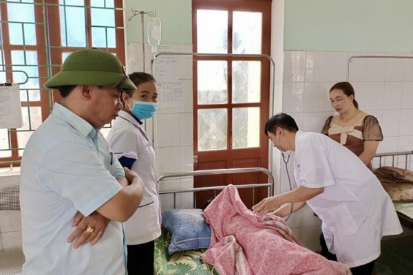 Kịp thời cứu sống một học sinh tiểu học ăn lá ngón tự tử - Anh 1