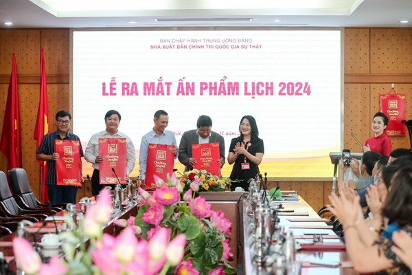 Truyện Kiều xuất hiện trên bộ lịch 2024 - Anh 1