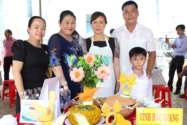 Ngày hội Gia đình tiêu biểu các tỉnh, TP miền Tây Nam Bộ năm 2023: Nét đẹp văn hóa vùng sông nước - Anh 1