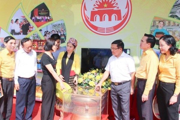 Nghệ An trưng bày chuyên đề ảnh 