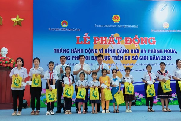 Quảng Ngãi phát động Tháng hành động vì bình đẳng giới - Anh 3